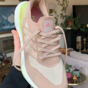 adidas Women's Ultraboost 21 Running Shoes size 9